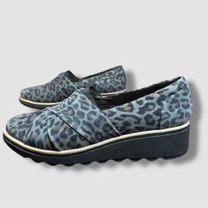 Clark’s Sharon Form Chunky Loafer Low Wedge Size 7 Grey Leopard Slip On Comfort